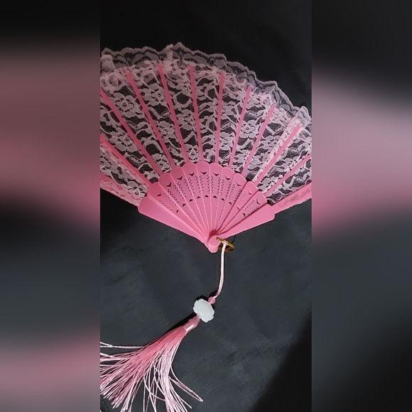 PINK LACE HAND FAN WITH SILK SLEEVE COVER - Picture 3 of 4